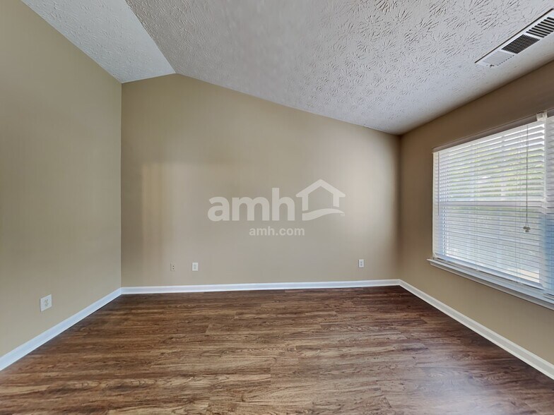 Building Photo - 1394 Ivey Pointe Dr SE