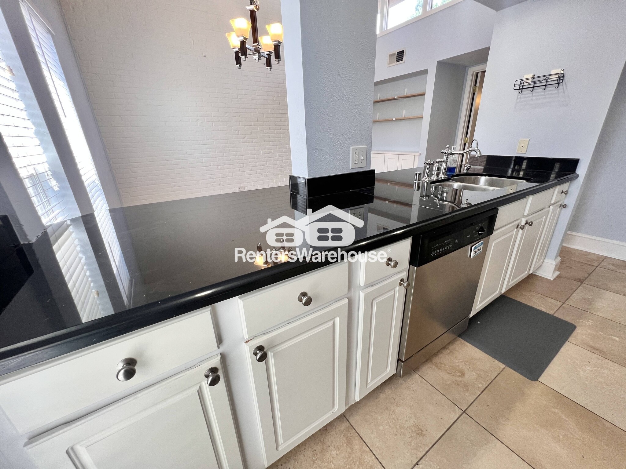 Building Photo - 5928 Sandhurst Ln