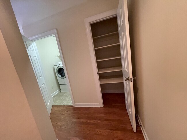 Building Photo - 5001 Paces Ferry Dr