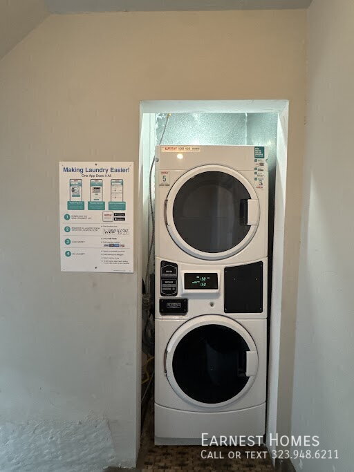 Building Photo - 127 N Doheny Dr