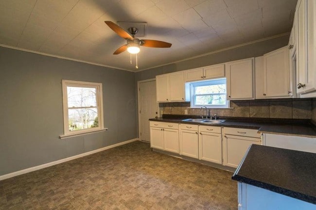 Building Photo - 2235 Hamilton Ave