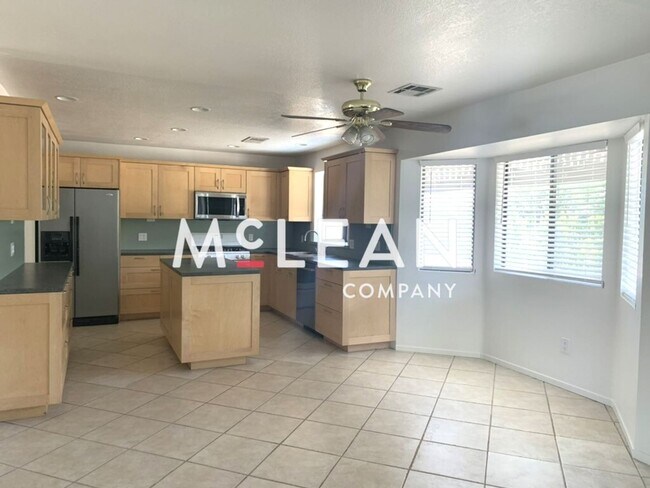 Building Photo - 3055 E San Juan Rd