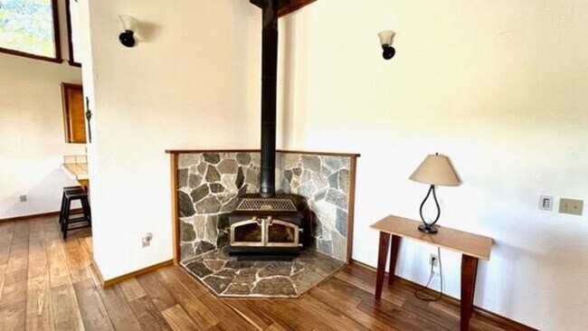 Building Photo - Lake Wildwood 3 Bedroom!