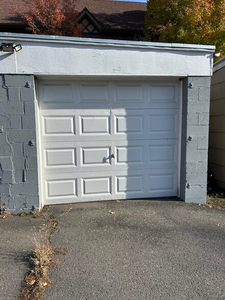 Building Photo - 405 S Coeur Dalene St