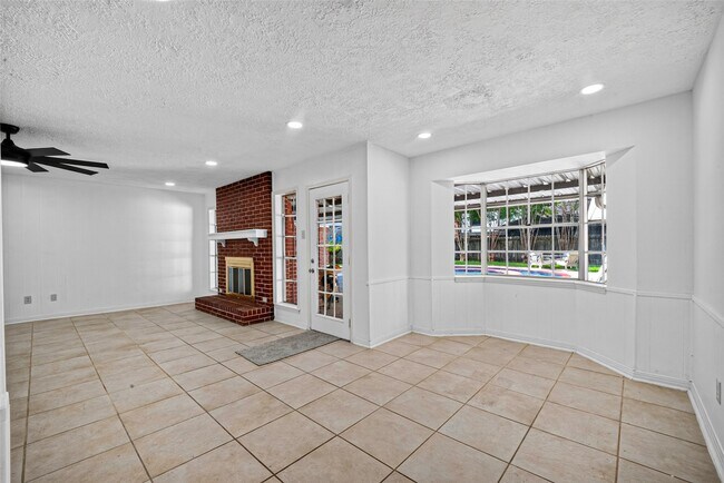 Building Photo - 3910 Chile Dr