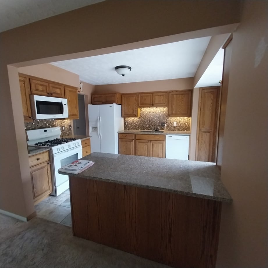 Shared Kitchen - 208 Sandi Ct