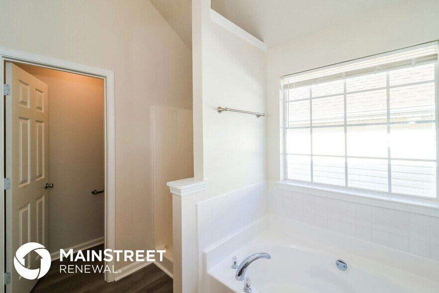 Building Photo - 11236 James Madison Dr