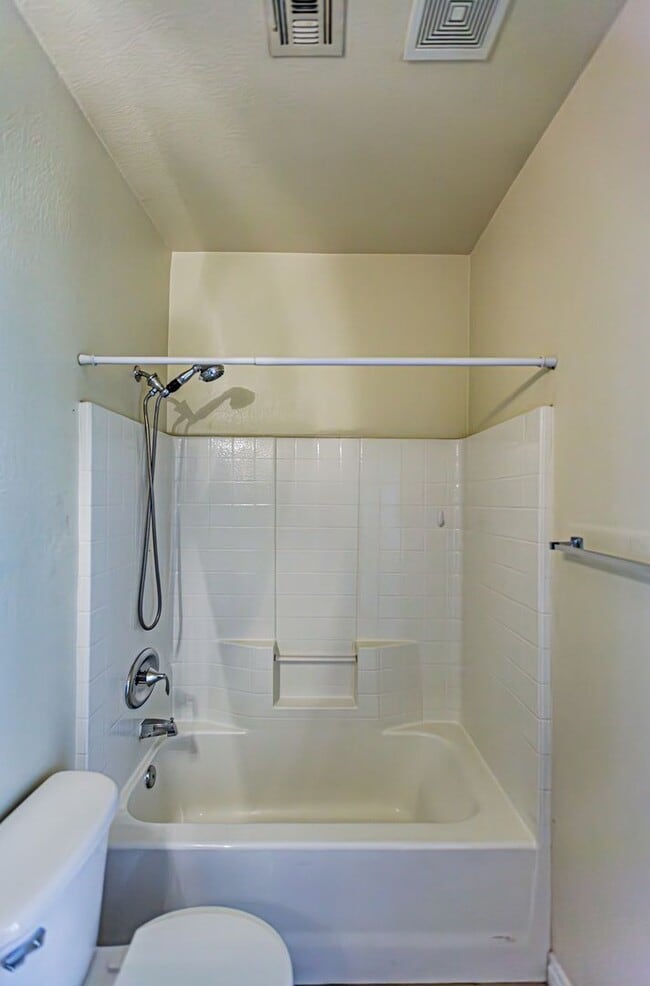 Building Photo - 1 Story home with 3 Bedrooms