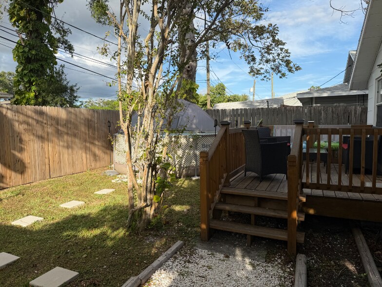 Building Photo - 2043 16th Ave S