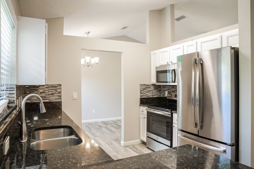 Building Photo - 7604 Chelmsford Dr