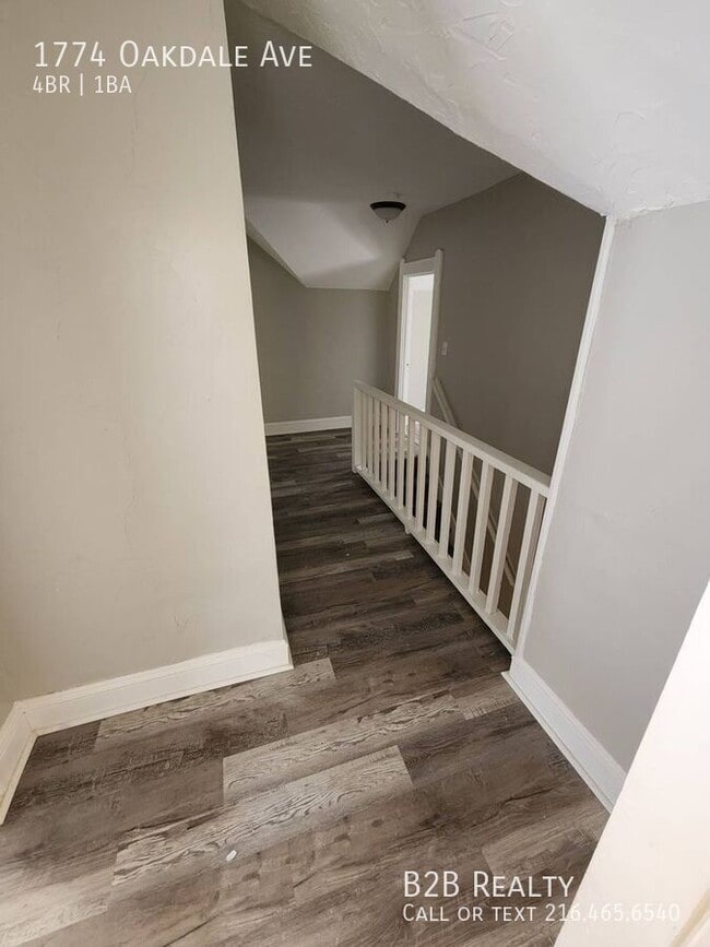 Building Photo - 1774 Oakdale Ave