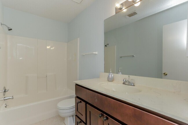 Building Photo - 2146 Greenbriar Colony Dr