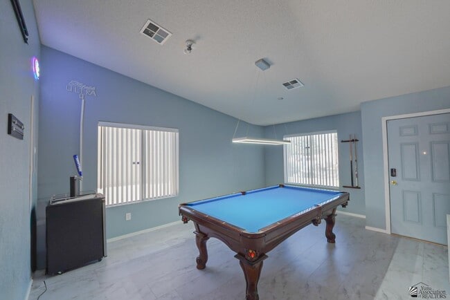 Building Photo - 643 13th St