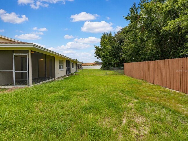 Building Photo - 658 Royalty Ct
