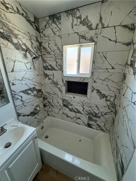 Building Photo - 924 E Lanzit Ave