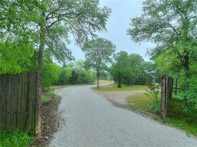 Building Photo - 208 Sendero Cove