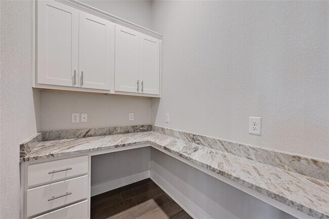 Building Photo - 428 Texon Dr