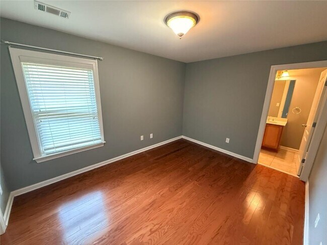 Building Photo - 3730 Clay Ct