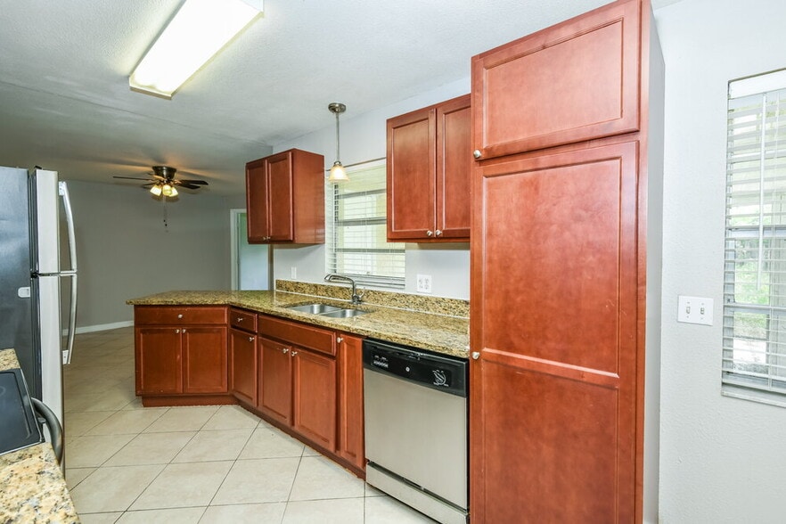 Building Photo - 631 Fernandina St NW