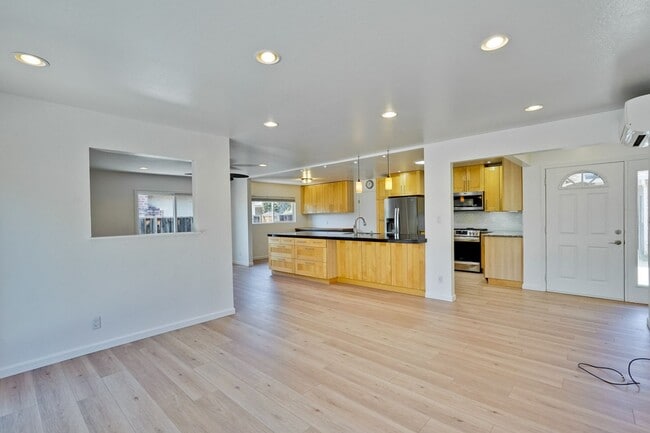 Building Photo - Welcome to this Beautifully Updated 3 Bed ...