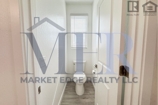Building Photo - 2Bed/2Bath Gated Turnkey Home in Wickenbur...