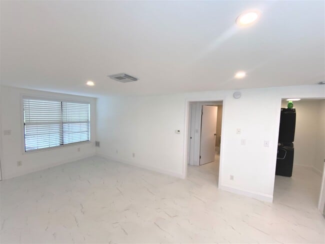 Building Photo - ** TREETOPS OF NAPLES ** 1 BED / 1 BATH - CONDO - SOUTH NAPLES - ANNUAL RENTAL