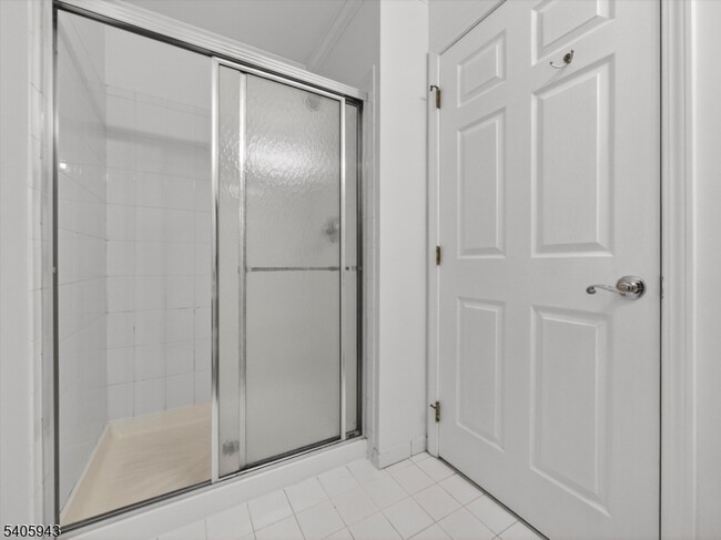 Building Photo - 124 Barclay Dr