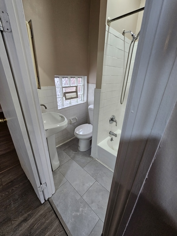 Building Photo - 2938 W Susquehanna Ave