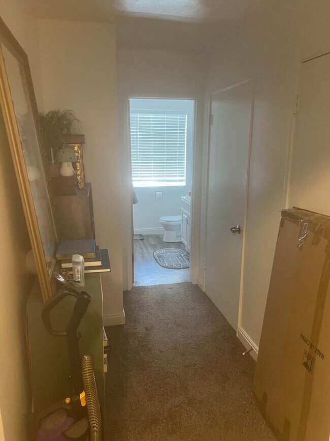 Building Photo - 1 bed/1 bath South of BYU Campus