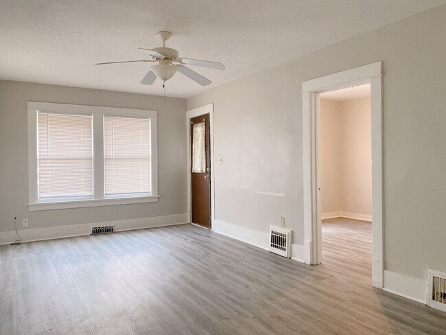 Building Photo - Cozy 2 bed 1 bath house $995 Sec 8 OK