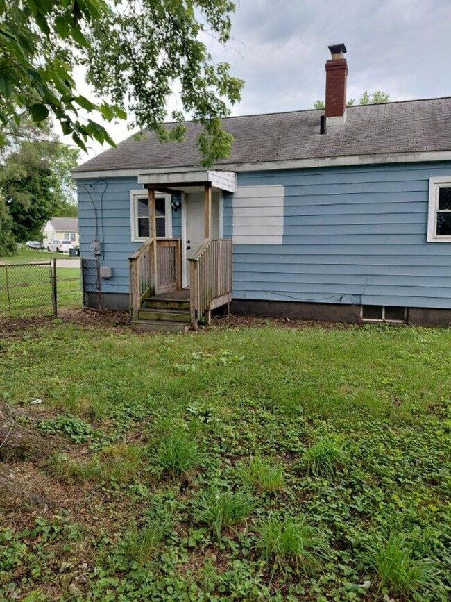 Building Photo - 3220 Vermont Pl