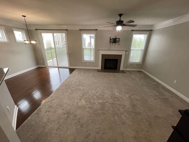 Building Photo - Large East Jefferson Home