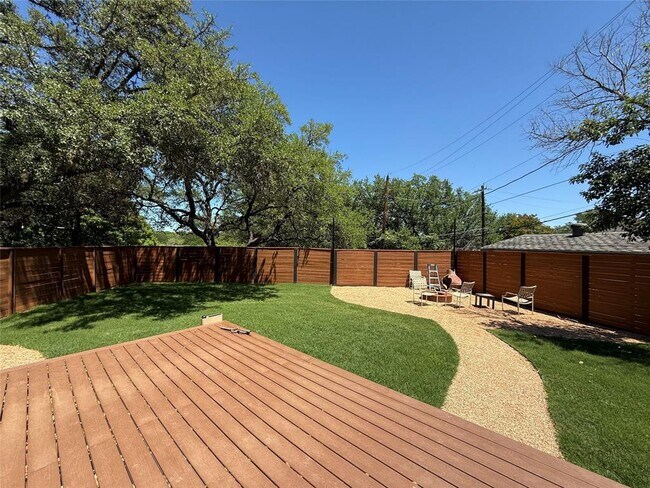 Building Photo - 11639 River Oaks Trail