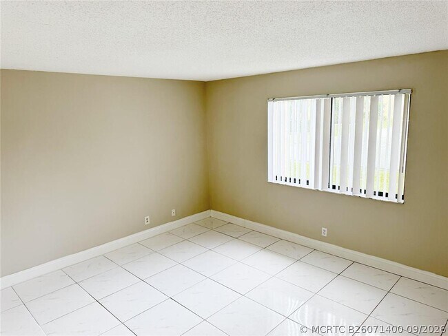 Building Photo - 2788 Tennis Club Dr