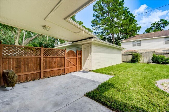 Building Photo - 8803 Memorial Creek Dr