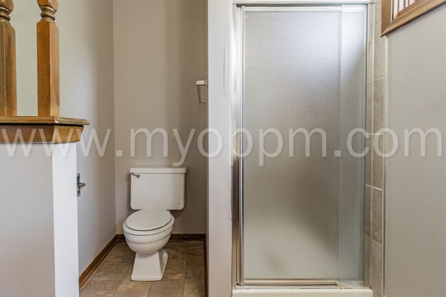 Building Photo - Beautiful 3 Bedroom / 2.5 Bath | 120th and...