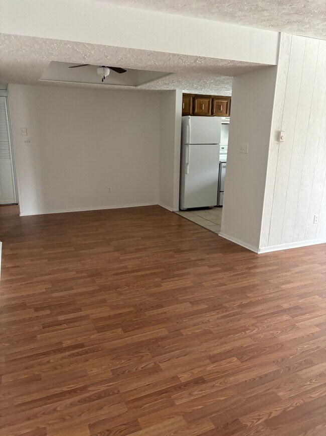 Building Photo - 1440 Vega Cir