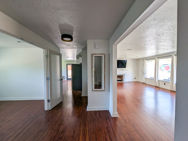 Building Photo - 1658 E 1500 N