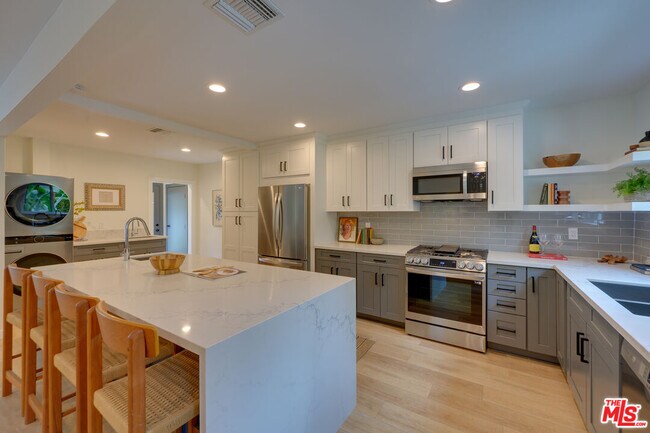 Building Photo - 3915 Coldwater Canyon Ave