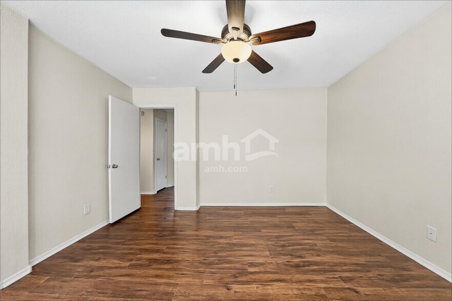 Building Photo - 2015 E Daley Ln