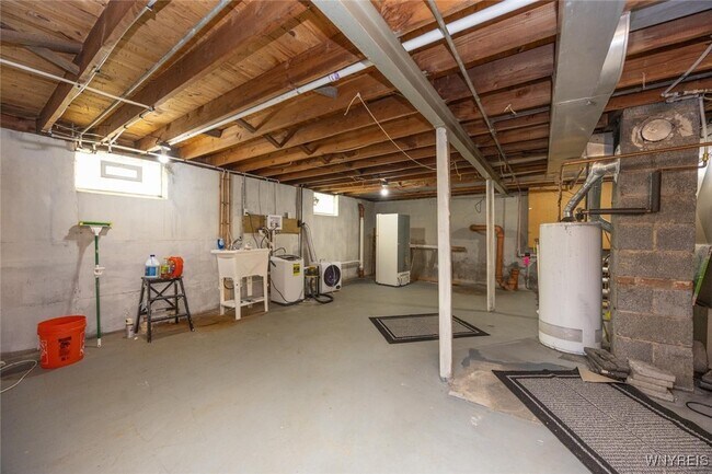 Building Photo - 2784 Monroe Ave