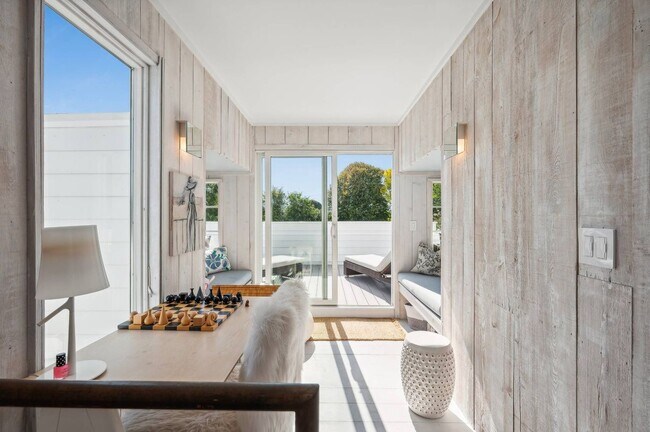 Building Photo - 8 Heller Ln