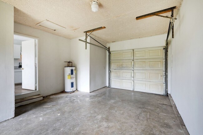 Building Photo - 104 Walnut Crest Dr