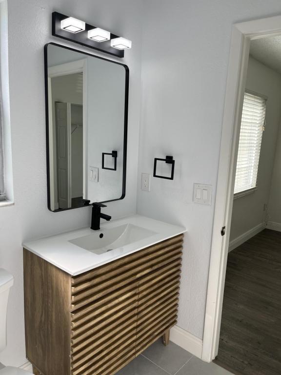 Building Photo - 7617 Tamarind Ave