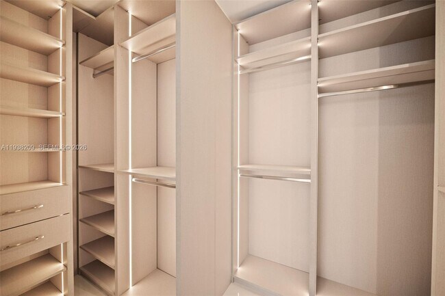 Building Photo - 700 NE 24th St