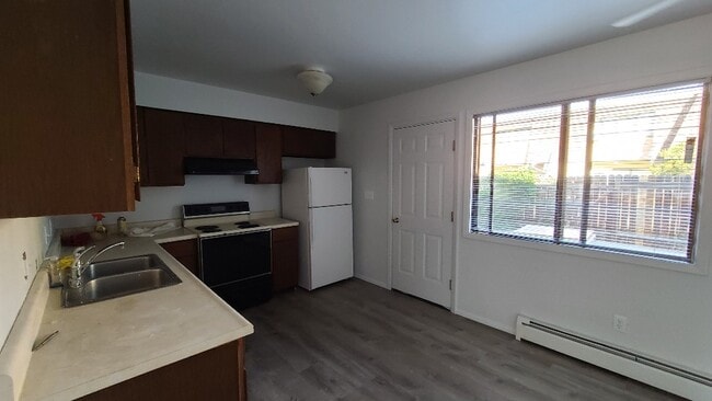 Building Photo - 1835 Mountain View Dr