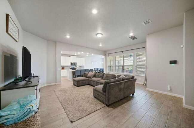 Building Photo - IMPRESSIVE 4 BD/3 BA HOME FOR RENT IN CYPR...