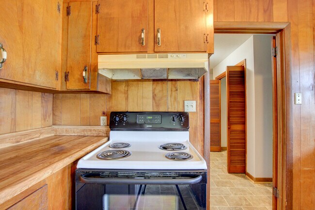 Building Photo - 104 W McReynolds Dr
