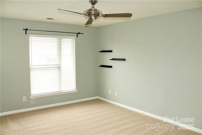 Building Photo - 625 Raphael Place