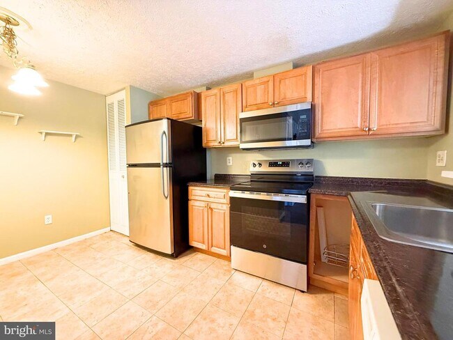 Building Photo - 13331 Demetrias Way